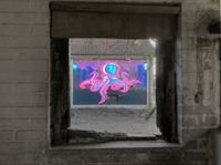turquoise-pink-glow-cyber-punk-artwork-mural-streetart-octopus-city-night-mattez-inc-graffiti-geldern-wandmalerei-5